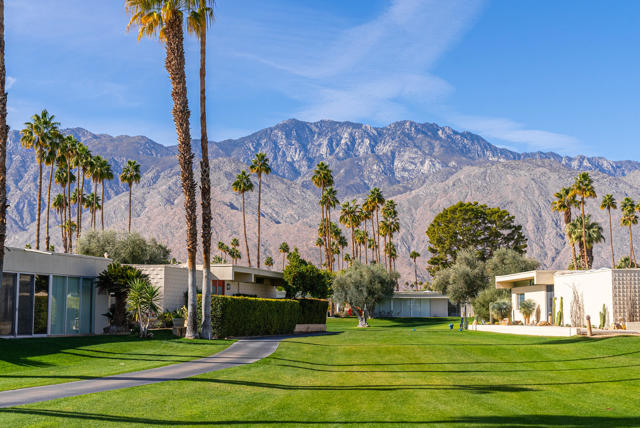 209 Desert Lakes Drive, Palm Springs CA: https://media.crmls.org/mediaz/b57a2078-f303-45fe-ad38-de33bc279d21.jpg