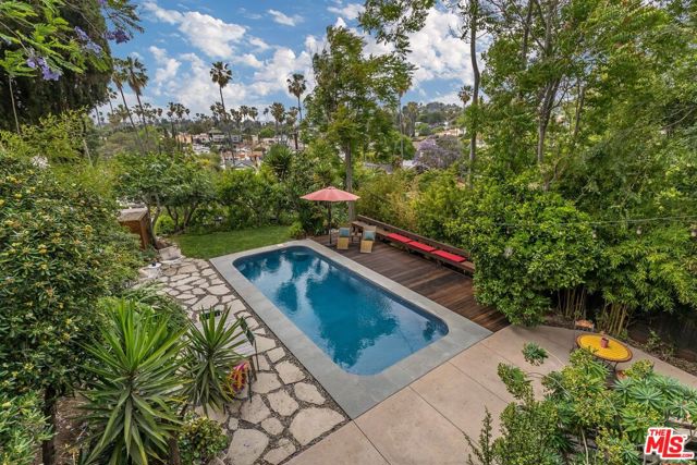 1409 Waterloo Street, Los Angeles CA: https://media.crmls.org/mediaz/b57ae496-e8d9-464c-8377-3dbebf67cc87.jpg