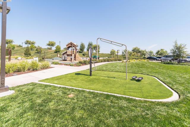 389 Basswood Cmn, Livermore CA: https://media.crmls.org/mediaz/b57b09de-e2b5-4377-bd82-90eafa8f9838.jpg