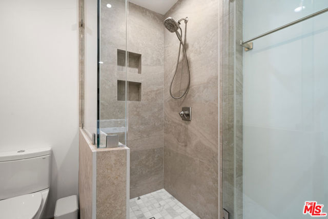125 W Mountain Street, Glendale CA: https://media.crmls.org/mediaz/b57b5dbc-b322-493f-a8e3-0e646901798d.jpg