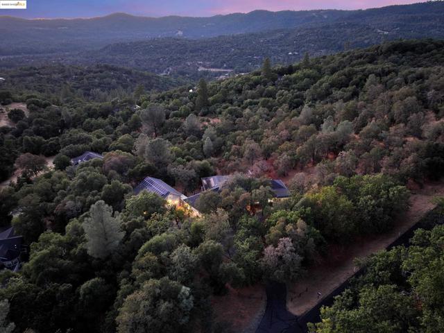 16096 Parkridge Ave, Sonora CA: https://media.crmls.org/mediaz/b57b6053-c7fe-4afa-88c4-e85dad04d0c0.jpg