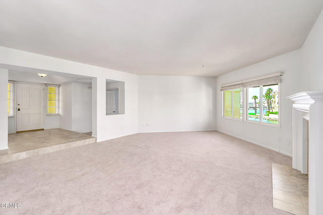 4229 Harbour Island Lane, Oxnard CA: https://media.crmls.org/mediaz/b57b6c8f-17e6-4e63-a9ad-81af2b3ce063.jpg