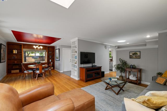 4457 LINDA WAY, Pleasanton CA: https://media.crmls.org/mediaz/b57b83c4-5712-453f-a434-84b30b1597e8.jpg