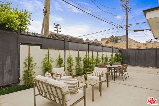 2370 Kelton Avenue, Los Angeles CA: https://media.crmls.org/mediaz/b57b9591-09b9-4729-82b2-deec93e236d6.jpg