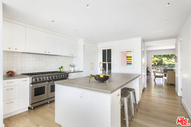 2027 Park Drive, Los Angeles CA: https://media.crmls.org/mediaz/b57bd812-d25e-4768-a596-ca1188a85e4f.jpg