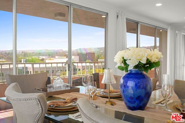 339 N Palm Drive, Beverly Hills CA: https://media.crmls.org/mediaz/b57cad3c-432c-402d-b8ac-bd2313bf83fb.jpg