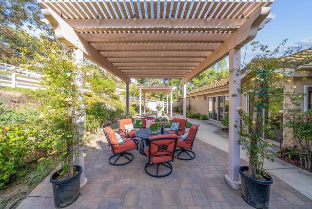 7102 Via Mariposa Norte, Bonsall CA: https://media.crmls.org/mediaz/b57cc312-5444-403e-8ecb-d7799fd4f0d8.jpg