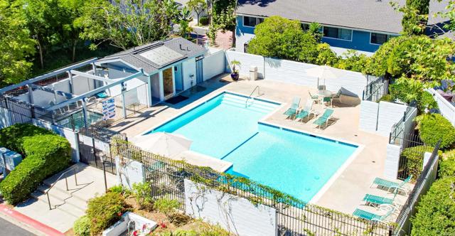 8037 Caminito Mallorca, La Jolla CA: https://media.crmls.org/mediaz/b57cccdf-438d-4eaa-a4d2-f9141cb0e274.jpg