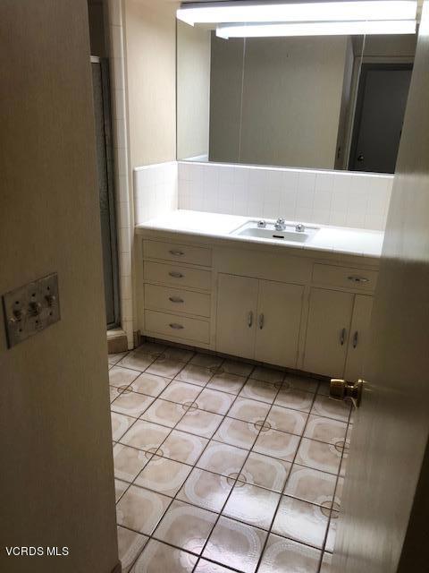 16350 Maricopa Highway, Ojai CA: https://media.crmls.org/mediaz/b57d6e96-a8c3-4506-9f31-4eb7c5628041.jpg