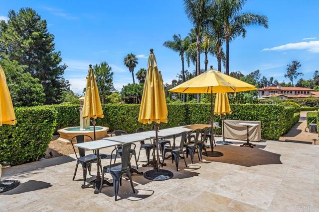 3433 Western Springs Rd, Encinitas CA: https://media.crmls.org/mediaz/b57d8df0-73c1-4ce3-a06e-cd84bed660e5.jpg