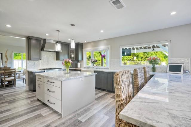 Detail Gallery Image 10 of 57 For 1109 Countrywood Ln, Vista,  CA 92081 - 4 Beds | 2/1 Baths