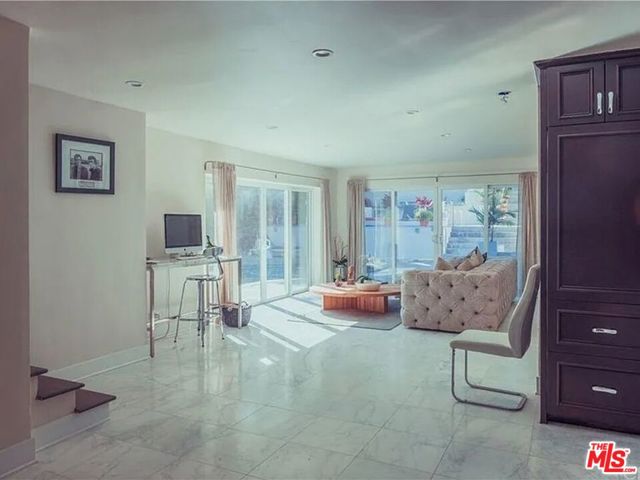 2633 N Commonwealth Avenue, Los Angeles CA: https://media.crmls.org/mediaz/b57ea789-f37d-4a58-8fcb-94bfddfa3a6e.jpg