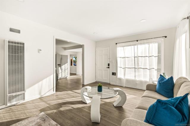 3811 Boren St, San Diego CA: https://media.crmls.org/mediaz/b57f1b81-1b16-4d7e-be3b-c2493ebadd3f.jpg