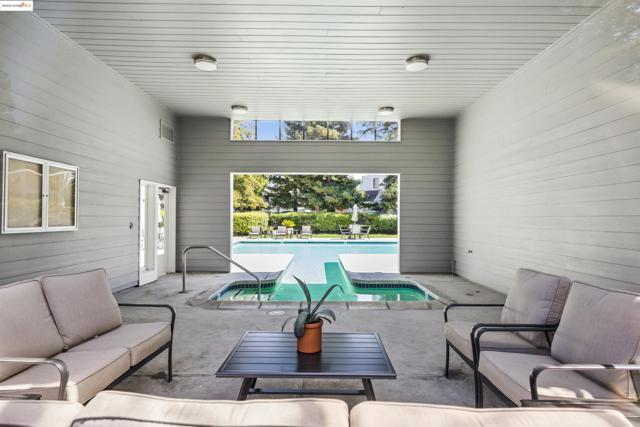 3732 Northridge Dr, Richmond CA: https://media.crmls.org/mediaz/b57f221a-8972-4092-a79e-da5ef361e3de.jpg