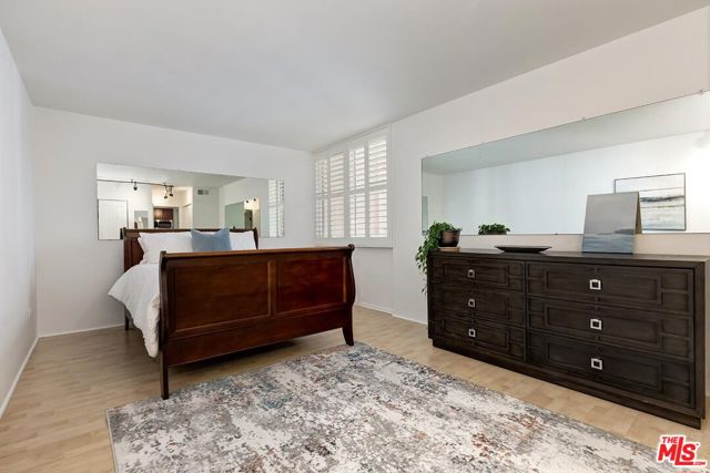 421 S La Fayette Park Place, Los Angeles CA: https://media.crmls.org/mediaz/b57f742c-180e-4dae-b855-e41ec18ee964.jpg