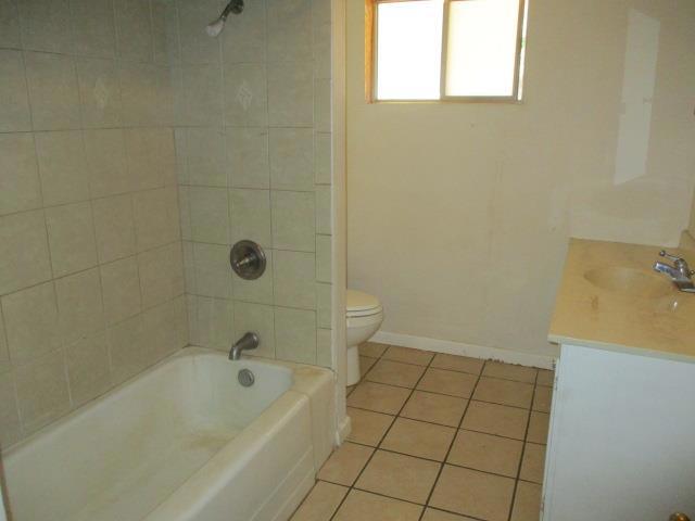 34120 Fabry Road, Soledad CA: https://media.crmls.org/mediaz/b5804dd2-d349-45ea-b619-371563ac04d4.jpg