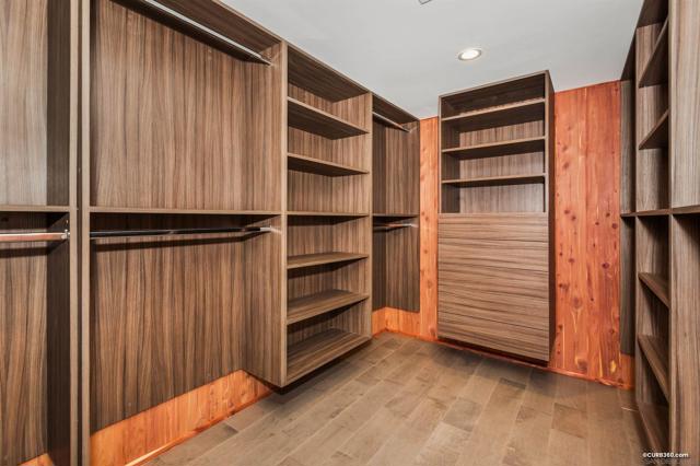 5527 Calumet Ave, La Jolla CA: https://media.crmls.org/mediaz/b580cd71-016c-454d-81b5-c9954e351857.jpg
