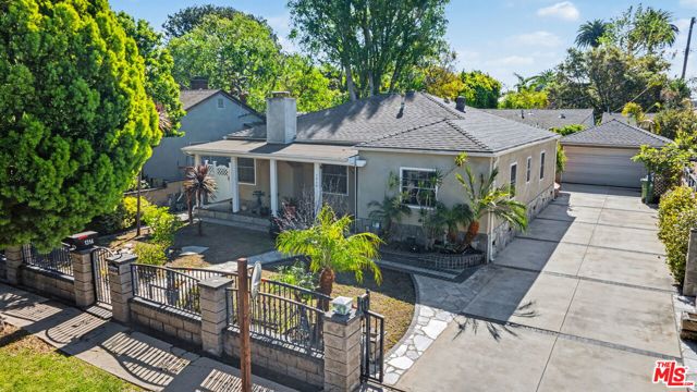 1314 Palms Boulevard, Venice CA: https://media.crmls.org/mediaz/b5818686-0154-4d77-ac0a-d617b27beba2.jpg