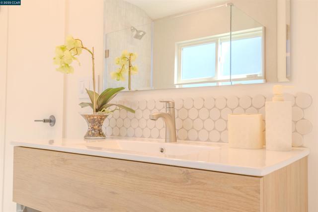 1722 Foothill Blvd, Calistoga CA: https://media.crmls.org/mediaz/b581fa7d-5120-474e-a9b1-6dc014b18e72.jpg