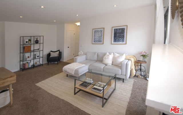 13021 Moorpark Street, Studio City CA: https://media.crmls.org/mediaz/b5821603-4e17-456e-8597-db7f93255449.jpg