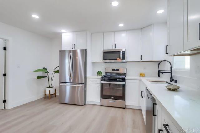 Image 6 of 26 For 759 Delaware Street