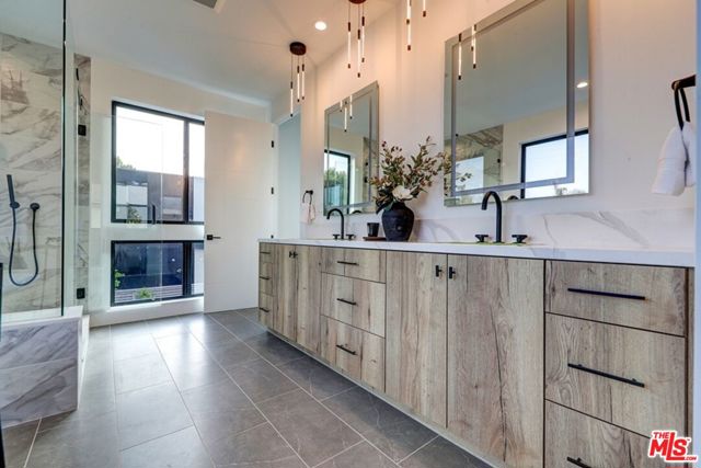 1246 Morningside Way, Venice CA: https://media.crmls.org/mediaz/b582b548-ec79-4ce1-adfe-27cb7dc78760.jpg