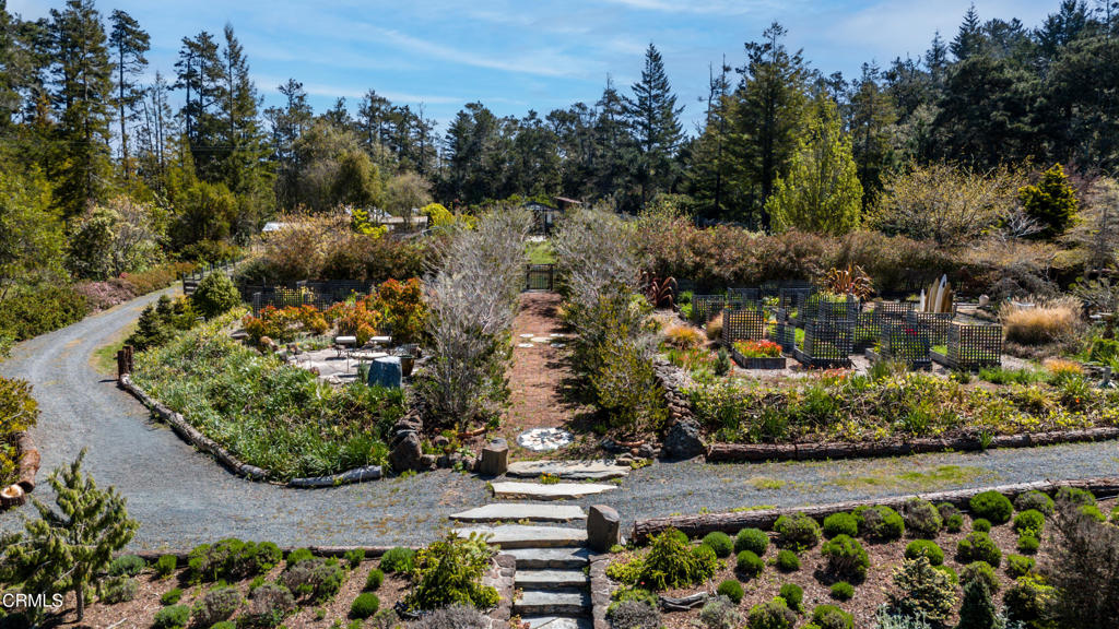 https://media.crmls.org/mediaz/b5839289-c633-4c85-842f-22ea2f26d864.jpg?preset=X-Large