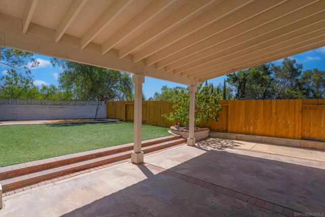 15865 Lofty Trail Dr, San Diego CA: https://media.crmls.org/mediaz/b583bff8-42e6-42df-b588-bad1365f8ed5.jpg