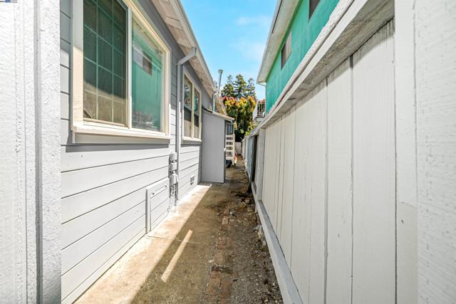 6133 Seminary Ave, Oakland CA: https://media.crmls.org/mediaz/b583c267-3d4b-43a9-9efa-59286eb98a8a.jpg