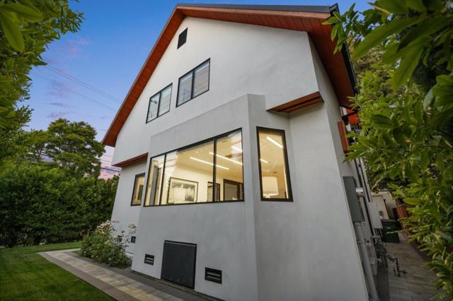 33 Highland Avenue, Burlingame CA: https://media.crmls.org/mediaz/b5852faf-ed53-48e8-86ea-30c32e7aad42.jpg