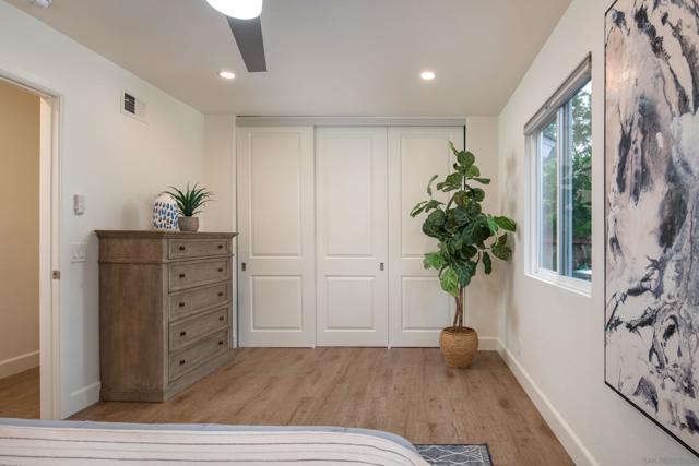 11766 Clearwood Ct, San Diego CA: https://media.crmls.org/mediaz/b5856bf2-1cb6-4c8e-a4ac-767dacf818e5.jpg