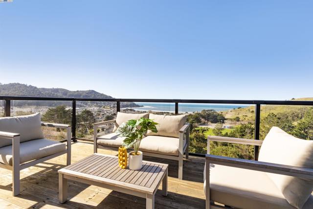 674 Corona Dr, Pacifica CA: https://media.crmls.org/mediaz/b5857d49-079a-4976-b6d8-11eba87e9c80.jpg