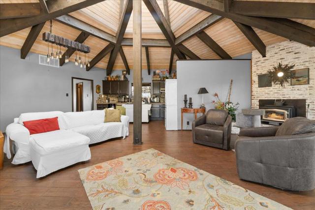 719 Villa Grove Avenue, Big Bear CA: https://media.crmls.org/mediaz/b5858c2b-09ef-47f9-8fee-b0ea433ca9aa.jpg