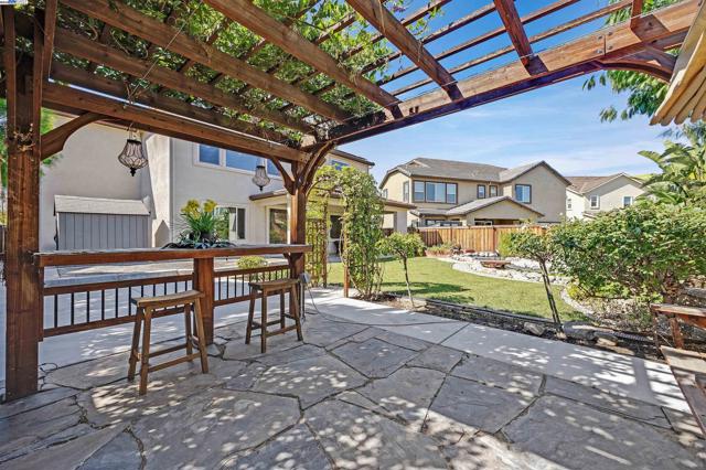 2288 Jessica Way, Tracy CA: https://media.crmls.org/mediaz/b585d3f9-20b9-4a4b-bdeb-0bf12db767db.jpg