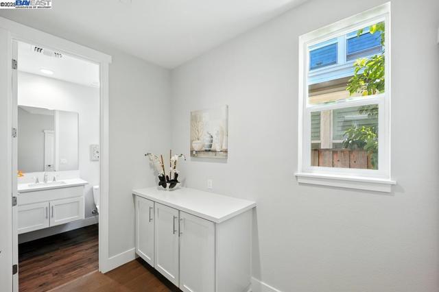 8360 Marine Way, Newark CA: https://media.crmls.org/mediaz/b5861295-6d80-4f58-b11c-392d9a5db93b.jpg