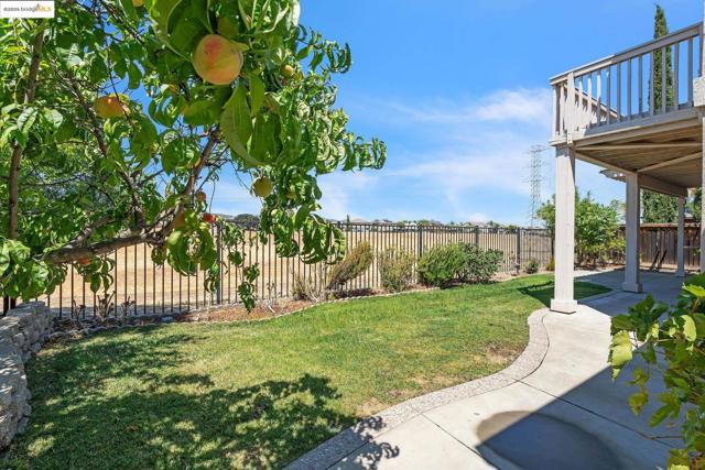 2665 Torrey Pines Dr, Brentwood CA: https://media.crmls.org/mediaz/b5866572-9cb6-4844-9d0f-0f2b5e78a711.jpg