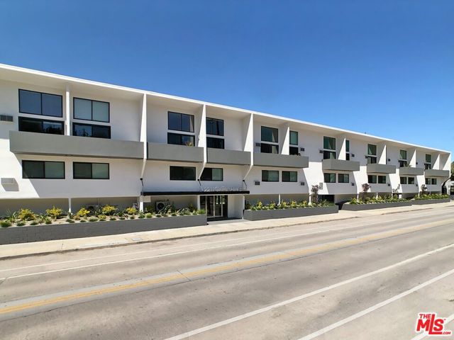 2211 GRIFFITH PARK, Los Angeles CA: https://media.crmls.org/mediaz/b586b0a8-8f1c-4fa0-8376-0bcaa5bc1597.jpg