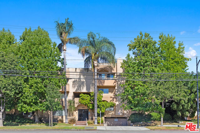 333 W Alameda Avenue, Burbank CA: https://media.crmls.org/mediaz/b586b901-fb36-46ee-a51f-d5dde173e669.jpg