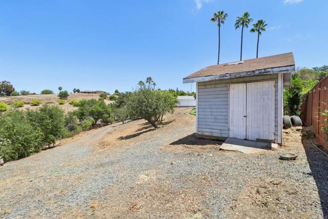 1797 99 Rabbit Hill, Fallbrook CA: https://media.crmls.org/mediaz/b5871474-7c4a-4fc2-a58c-b5f19496cf5b.jpg