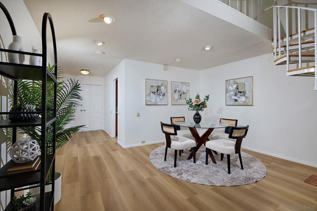 2162 Caminito Circulo Sur, La Jolla CA: https://media.crmls.org/mediaz/b587660c-a4bd-4de8-b8c6-aed67f0e41d3.jpg