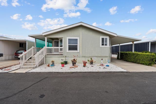 31750 Machado St, Lake Elsinore CA: https://media.crmls.org/mediaz/b587b217-a253-421b-90a1-11480381d580.jpg