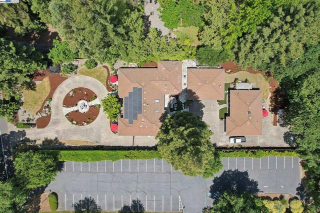 688 Danville Blvd, Danville CA: https://media.crmls.org/mediaz/b587b9dd-7a72-4875-bb34-3a2c2da319dd.jpg