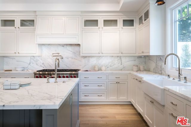 530 Arbramar Avenue, Pacific Palisades CA: https://media.crmls.org/mediaz/b588ad19-4d8c-4bcb-8fc1-be4e97836ad9.jpg