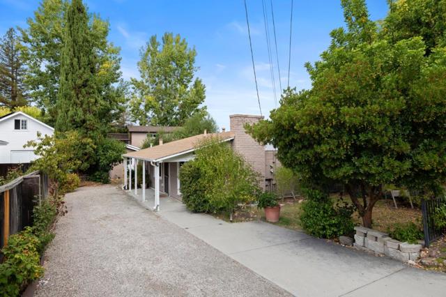 2160 Oakley Avenue, Menlo Park CA: https://media.crmls.org/mediaz/b588bd10-c721-4a0f-812c-8ab2c628e49d.jpg