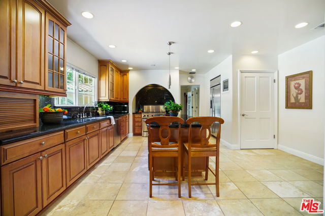 Image 18 of 58 For 10655 Camarillo Street