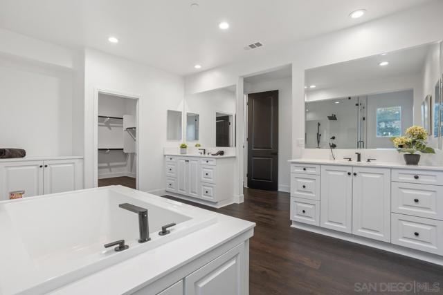 2807 California Poppy Street, Escondido CA: https://media.crmls.org/mediaz/b5894f85-3c0f-4a84-9958-907741eca211.jpg
