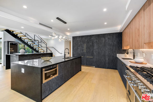 4906 Van Noord Avenue, Sherman Oaks CA: https://media.crmls.org/mediaz/b58958c7-5635-4f2a-98b5-edc54db7e26b.jpg