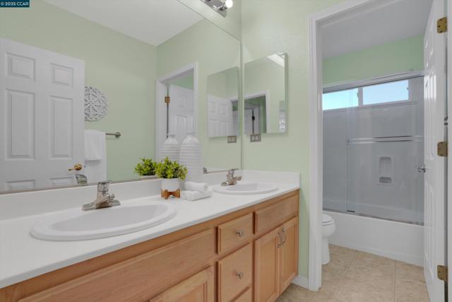 2121 Bluffs Dr, Livermore CA: https://media.crmls.org/mediaz/b589ad7e-af1d-40cd-86e6-b60f7a57c965.jpg