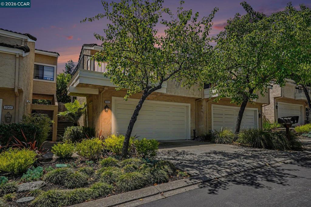 2042 Lost Lake Pl