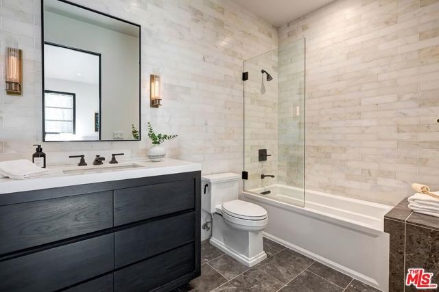 1916 N Serrano Avenue, Los Angeles CA: https://media.crmls.org/mediaz/b58a4977-05ff-4b4e-93f0-e385f120cbae.jpg